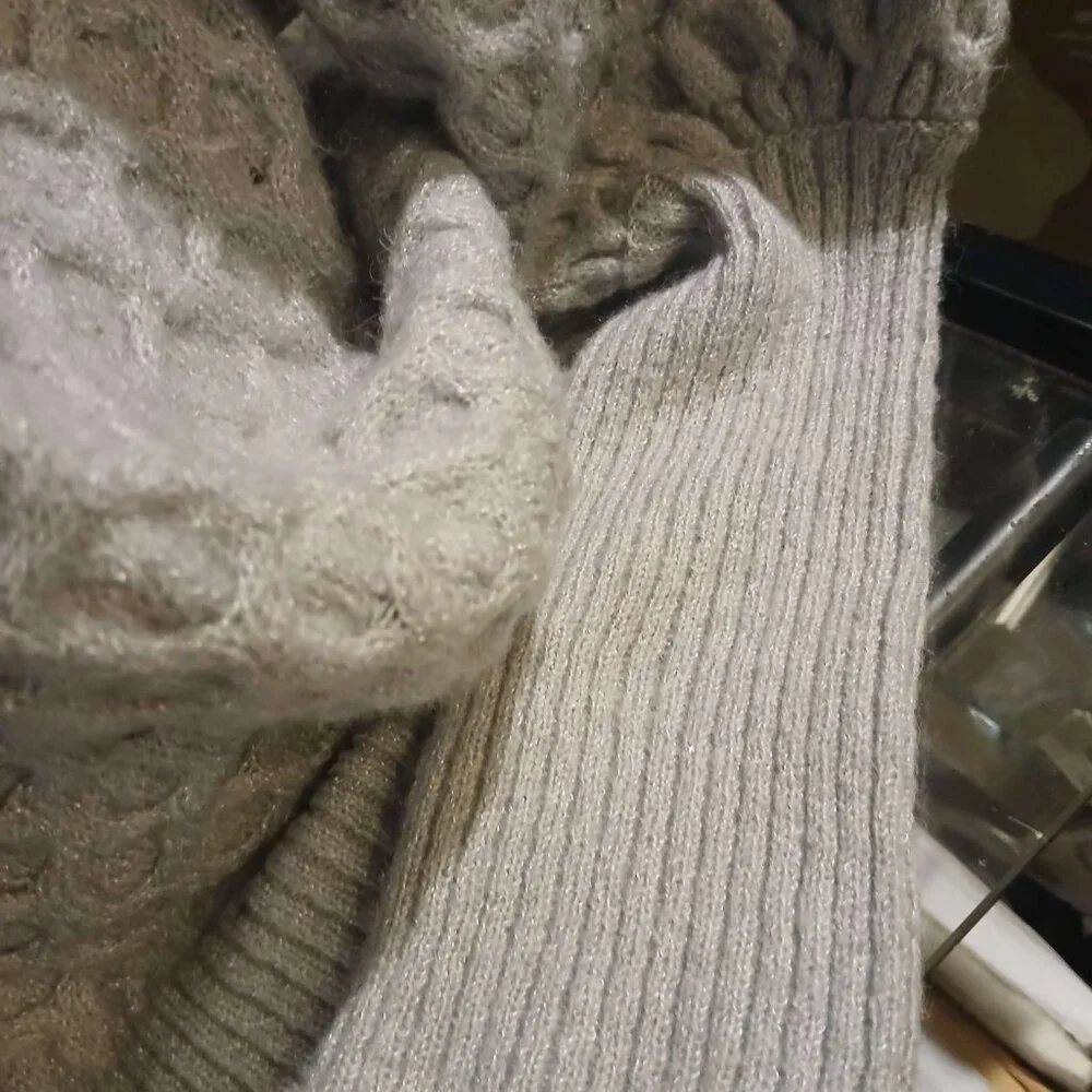 Womans Sweater - Picture 4 of 11